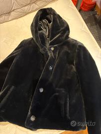 Elegante giacca da donna nera effetto pelliccia