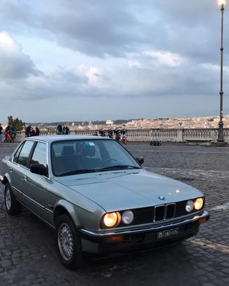 BMW 320i  e30 