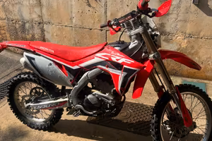 Honda CRF Red moto 250 Enduro Targata