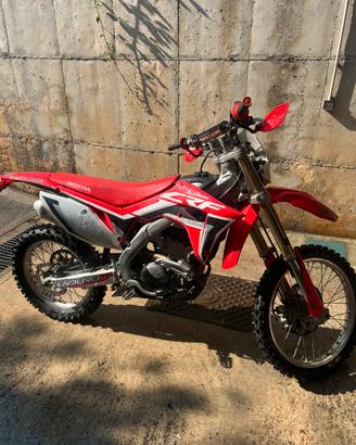 Honda CRF Red moto 250 Enduro Targata
