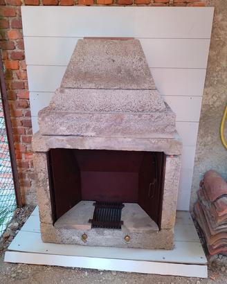 prefabbricato rustico per caminetto .