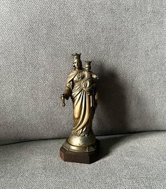 statuina vintage in metallo con basa di legno