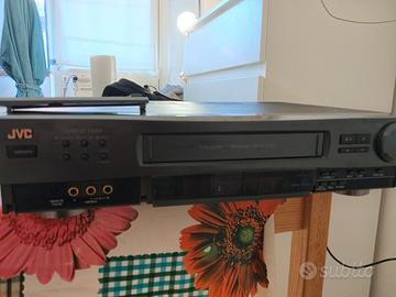 videoregistratore VHS vintage. JVC    HR-j600EG