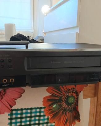 videoregistratore VHS vintage. JVC    HR-j600EG