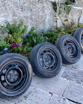 4 cerchi più gomme termiche 205/55/R16