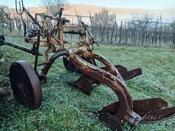 Aratro Borgatti bivomere 