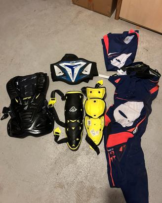 Vestiti e protezioni moto cross
