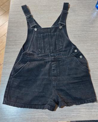 Salopette corta in jeans nero Stradivarius