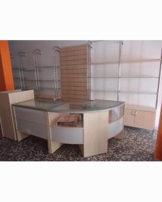 Arredamento per negozio 