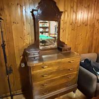 Cassettiera con specchio