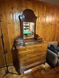 Cassettiera con specchio