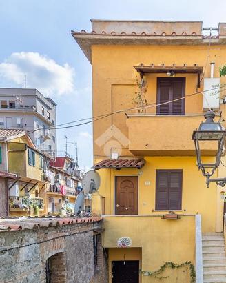 2 LOCALI A ARICCIA