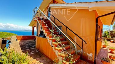 Villa su 2 livelli con 2 appartamenti vista mare