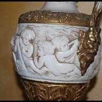 Lampada in ceramica con finiture in oro
