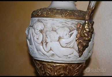 Lampada in ceramica con finiture in oro
