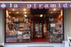 ? negozio in centro con 2 vetrine - buona visibi