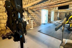 Locale adibito a palestra tutto attrezzato