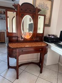 Elegante toeletta d’epoca in legno massello con sp