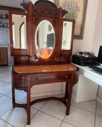 Elegante toeletta d’epoca in legno massello con sp