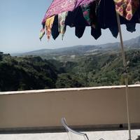 Appartamento con terrazzino e arredi di design