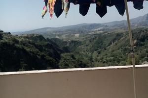 Appartamento con terrazzino e arredi di design