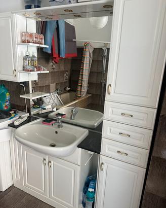 Mobile bagno completo con lavandino e  specchio