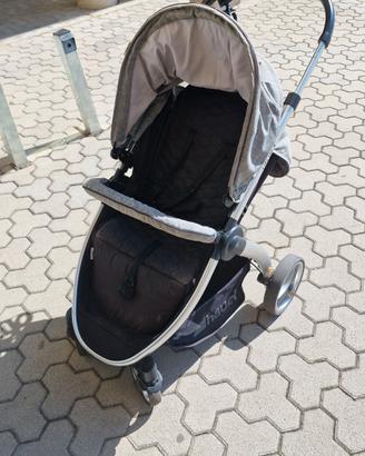 PASSEGGINO A RUOTE AMPIE