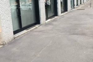 NEGOZIO CON TRE VETRINE E DOPPIO INGRESSO