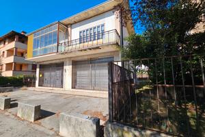 Casa singola + Commerciale Viale Venezia Cassola