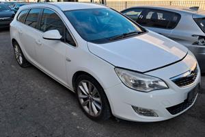 Opel Astra anno 2011 ricambi usati