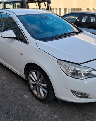 Opel Astra anno 2011 ricambi usati