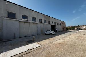 Laghetto - capannone industriale