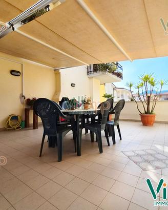 Appartamento al Piano Primo con Terrazzo e Garage
