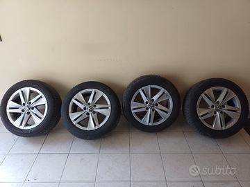 4 gomme + Cerchi originali VW