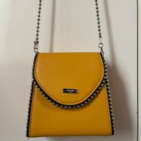 Borsetta giallo senape con catena argentata