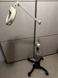 Lampada con ingrandimento