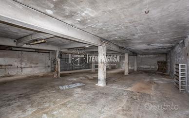 Ampio magazzino in zona ben servita libero subito