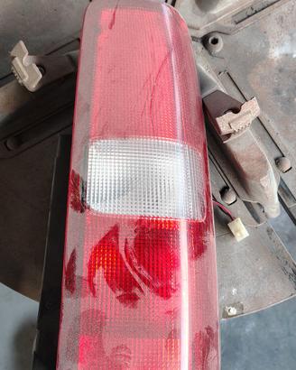 Faro posteriore dx x Suzuki Jimny 2001