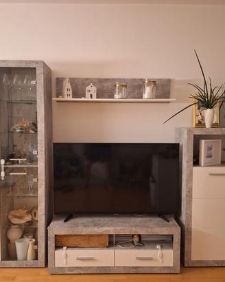 Parete soggiorno / vetrina completa con luci