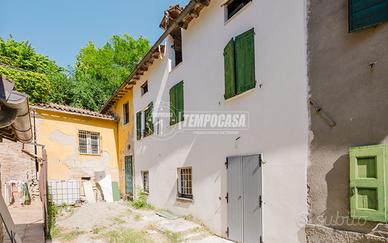 PORZIONE DI CASA RISTRUTTURATA CON AMPIO BOX DOPPI