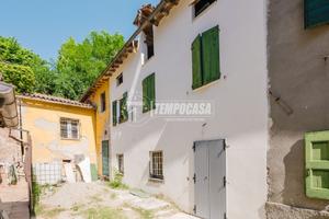 PORZIONE DI CASA RISTRUTTURATA CON AMPIO BOX DOPPI