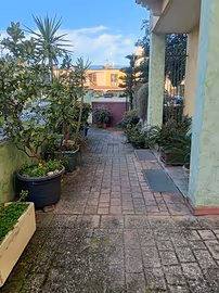 Elmas, trivano piano alto, ascensore e posto auto