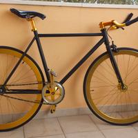 Fixed bike scatto fisso nero/oro anche in permuta