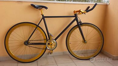 Fixed bike scatto fisso nero/oro anche in permuta