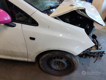 Parafango destro OPEL CORSA D del 2008