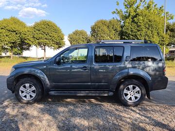 Nissan Pathfinder 2.5 gancio traino 