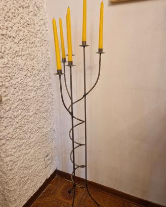 Candelabro da terra in ferro battuto a 6 fiamme