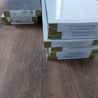 Pavimento laminato effetto rovere