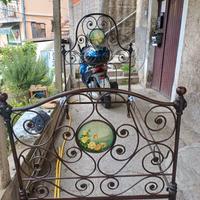 Meraviglioso letto in ferro battuto del 1800.