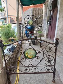 Meraviglioso letto in ferro battuto del 1800.